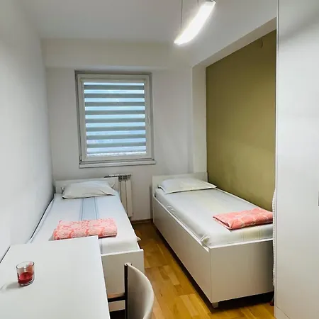 Luxury Apartment-steps From Center Apartment *