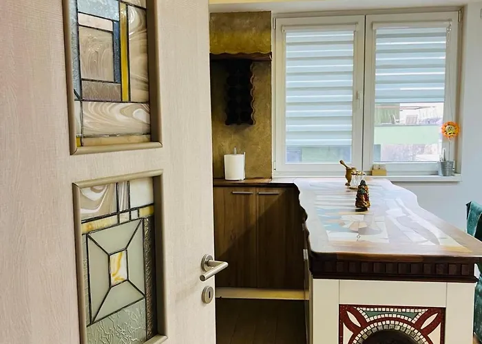 Luxury Apartment-steps From Center